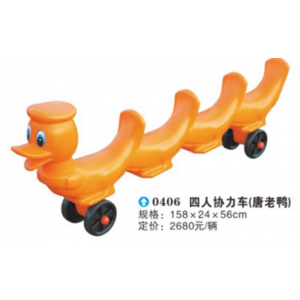 幼儿园室内外游乐设施儿童塑料玩具系列四人协力车(唐老鸭) 0406