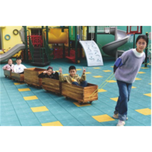 幼儿园室内外游乐设施儿童木制综合玩具系列五节拉车 XT02301