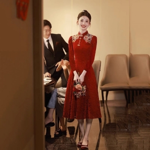 新中式旗袍敬酒服2024新款新娘酒红色小个子刺绣订婚礼服裙