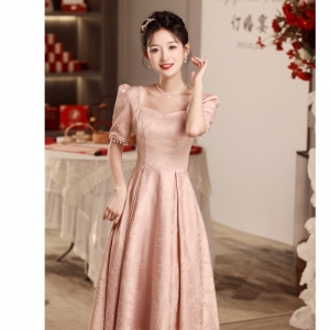 粉色敬酒服新娘结婚便装婚宴回门订婚礼服女春季连衣裙法式中长款