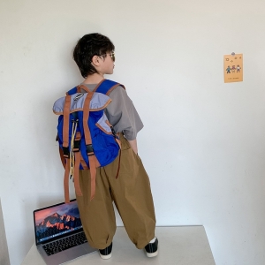 儿童轻便双肩包潮酷男孩外出帆布包简约运动风户外小背包男童书包