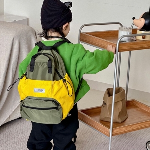 日系儿童书包新款轻便幼儿园小学生宝宝双肩包减负防泼水男童背包
