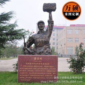 董存瑞厂家定制雕塑 玻璃钢城市景观人物雕塑 仿铜人物英模雕像